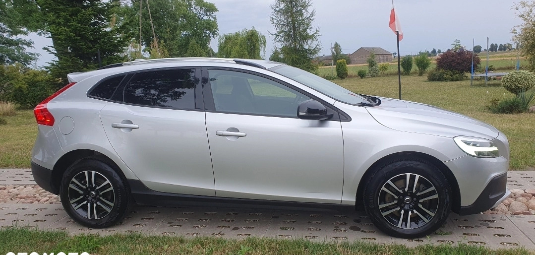 Volvo V40 cena 79000 przebieg: 64000, rok produkcji 2018 z Kłodawa małe 211
